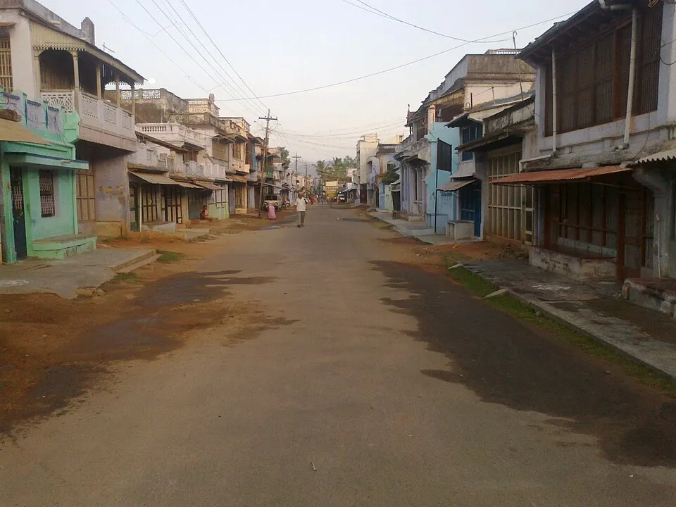Row of traditional houses on an agraharam street in Kallidaikurichi, homes offered on lease or rent